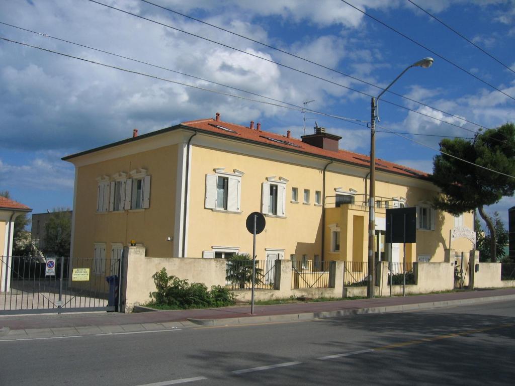 Residenza Villa Margherita Rimini Bagian luar foto