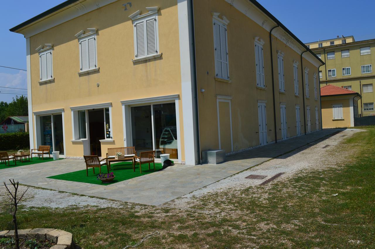Residenza Villa Margherita Rimini Bagian luar foto