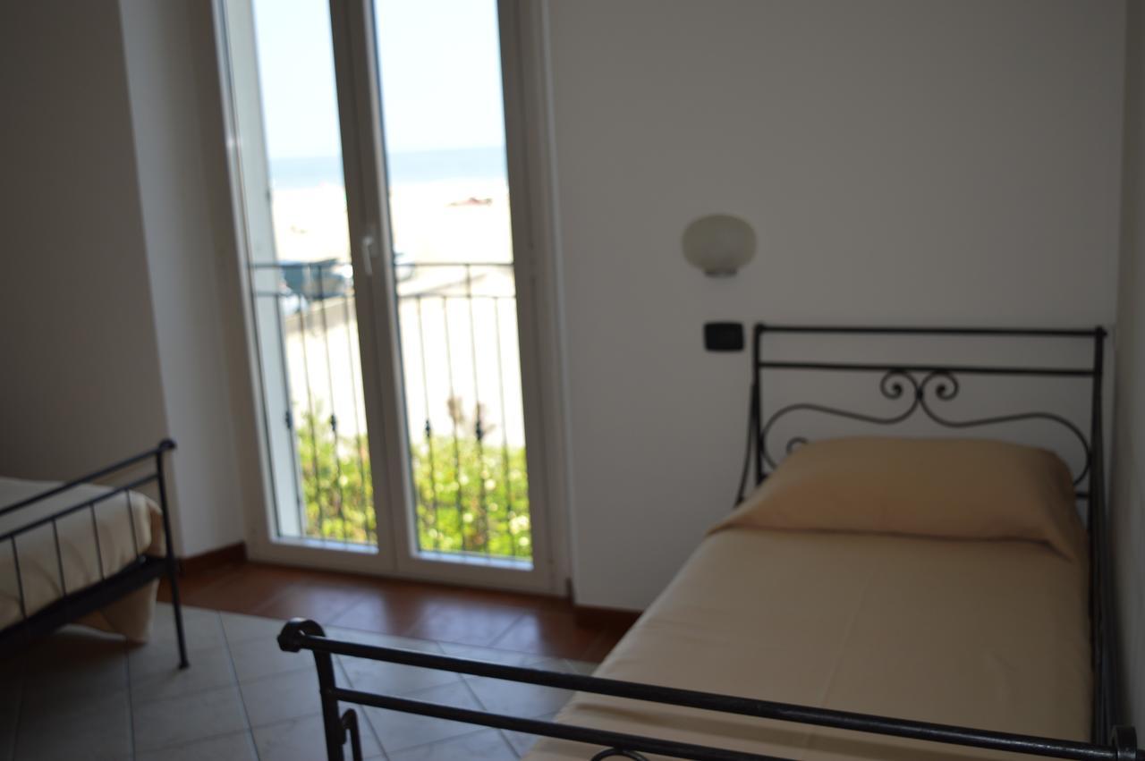 Residenza Villa Margherita Rimini Bagian luar foto