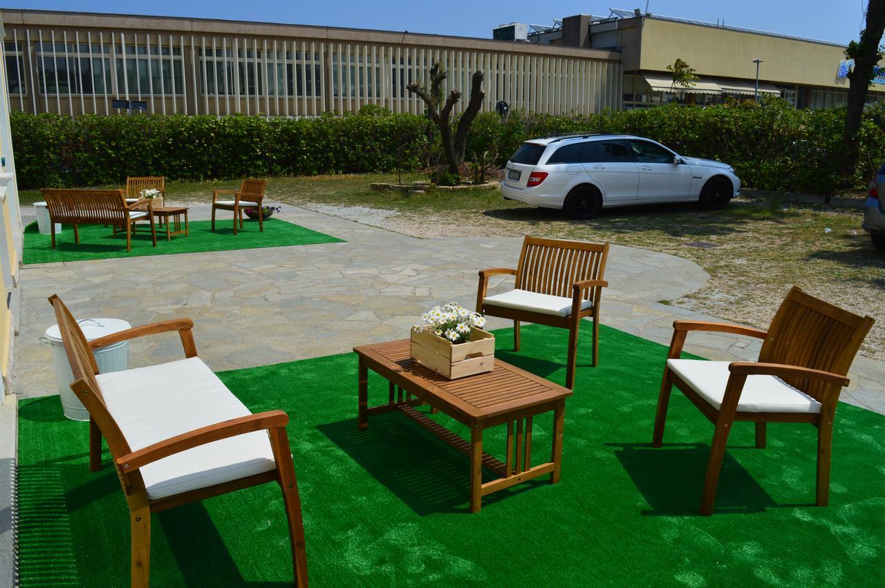 Residenza Villa Margherita Rimini Bagian luar foto