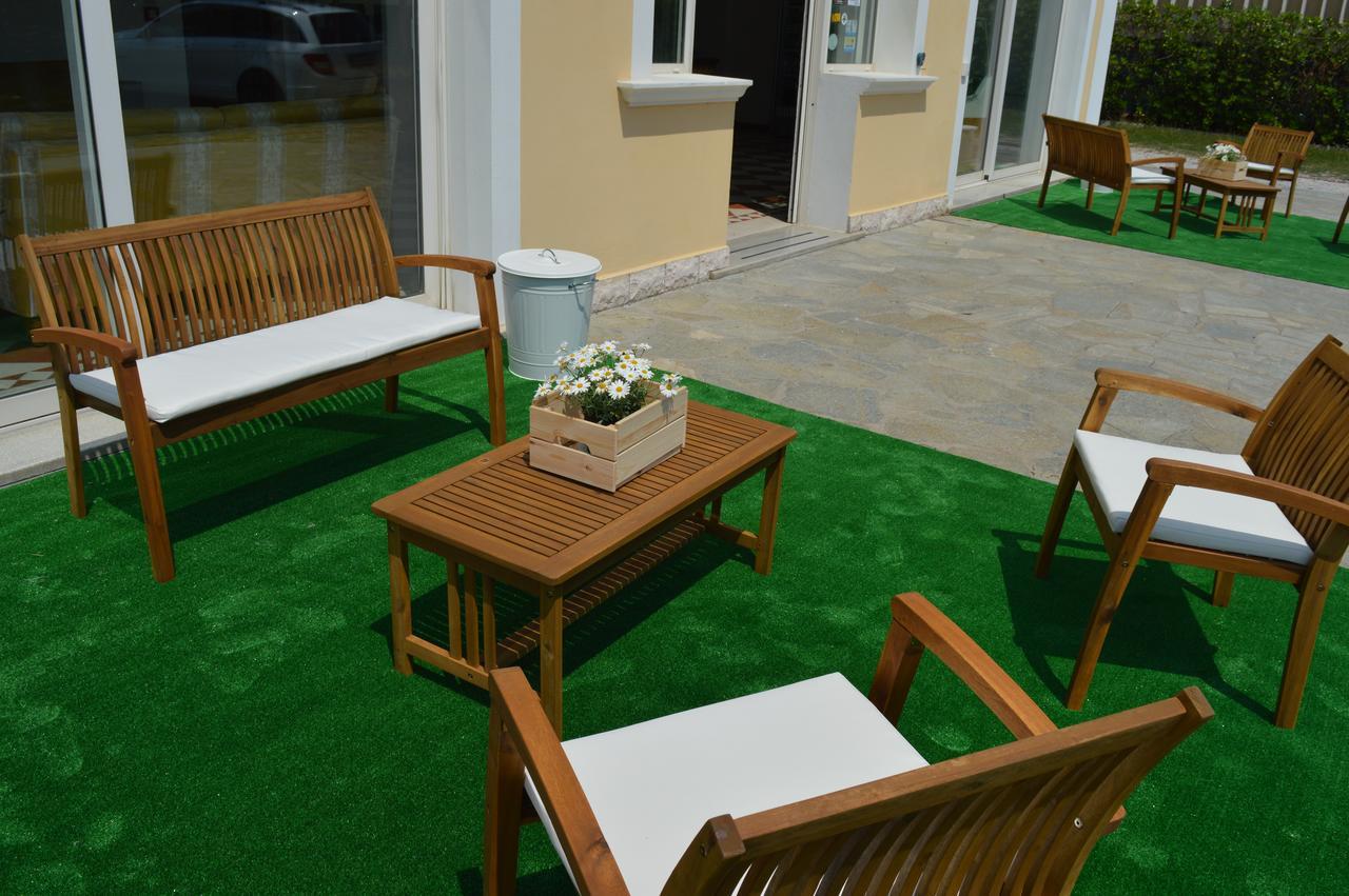 Residenza Villa Margherita Rimini Bagian luar foto