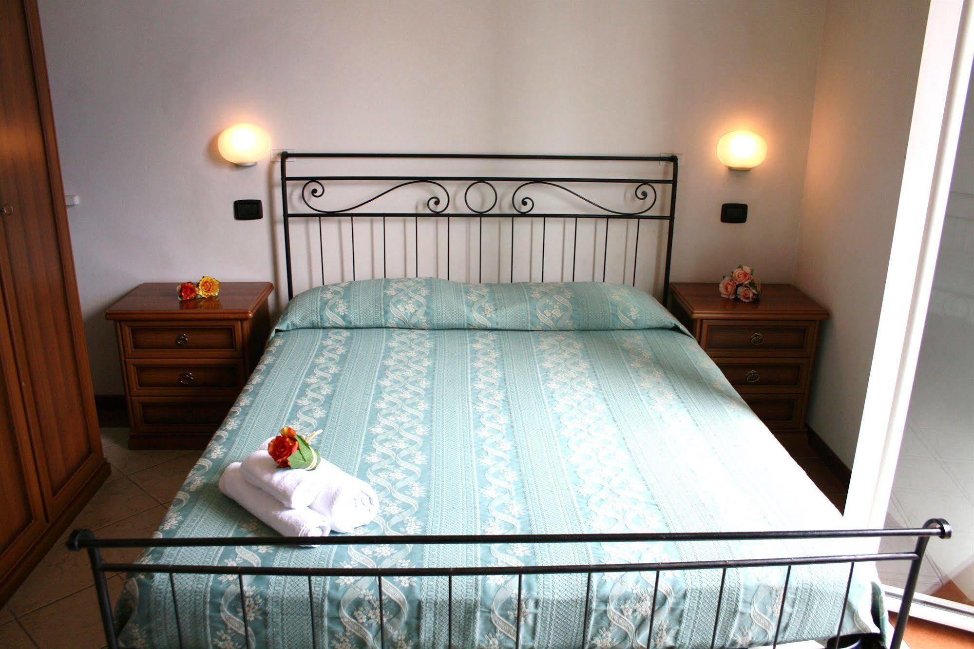 Residenza Villa Margherita Rimini Bagian luar foto